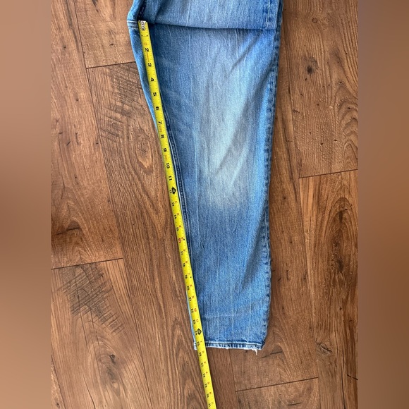 Abercrombie & Fitch High Rise Mom Jean 29/8 Light Distressing EUC 29 8 - Picture 12 of 13